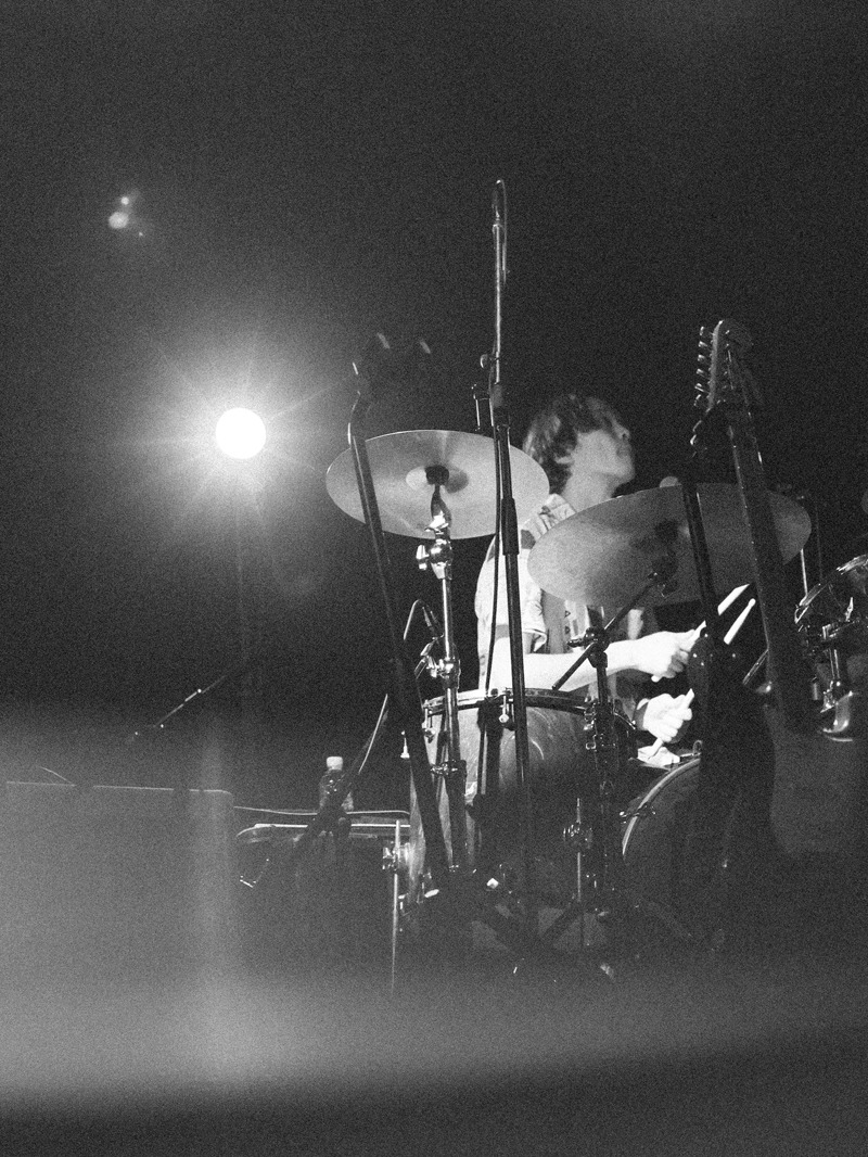 中島雄士（Dr）（撮影：小財美香子）