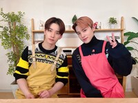 左から佐藤景瑚、川西拓実。(c)TBS