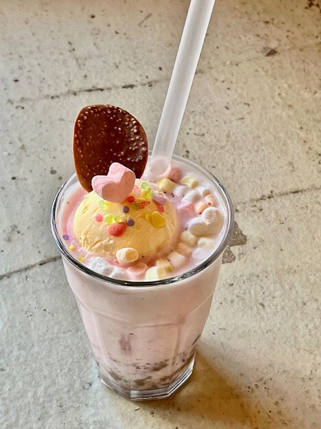 CHAIとPOOTLEのコラボドリンク「ラブじゃんフロート」。