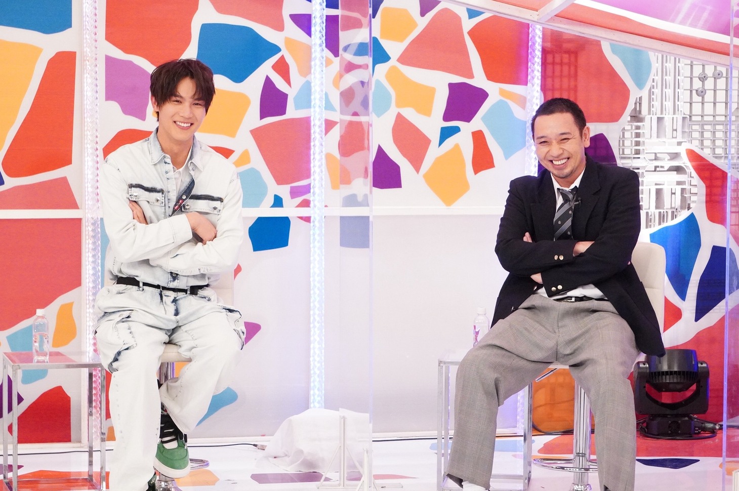 中川大志と大悟（千鳥）。(c)フジテレビ