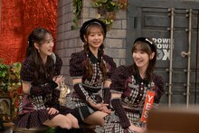 AKB48の向井地美音、大盛真歩、柏木由紀。