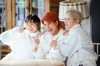 「THE RAMPAGE SPECIAL ～グルグル回るよ運のツキ！2023年運勢ランキングNo.1は誰だ?!～」より。（撮影：曽我美芽）