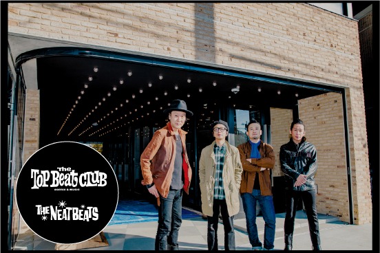 「TOP BEAT CLUB」の前に立つTHE NEATBEATS。