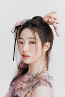 昨年、ブランドミューズ就任時に公開されたKAZUHAのビジュアル。