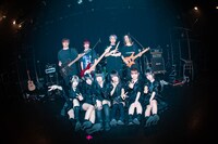 INUWASIとバンドメンバー。