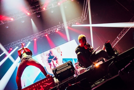 MAH（SiM）とMasato（coldrain）。（撮影：コシバタツキ）