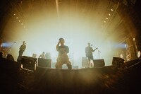 SHADOWS（Photo by Ayu Megadewi Kubota）