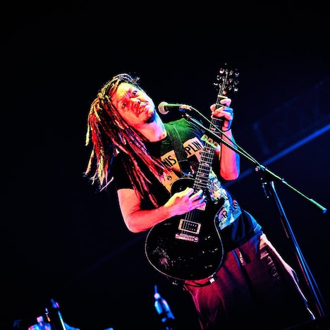 マキシマムザ亮君（歌と6弦と弟 / マキシマム ザ ホルモン）（撮影：浜野カズシ）