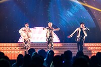 「Login」のパフォーマンスの様子。（Photo by Yuto Ishikawa）