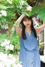 大園玲「櫻坂46 大園玲 1st写真集 半分光、半分影」より。（撮影：Takeo Dec.）