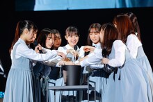 「いきなり即興劇」のペアを決める日向坂46四期生。（撮影：上山陽介）