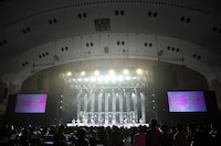 ツアー開催発表の様子。