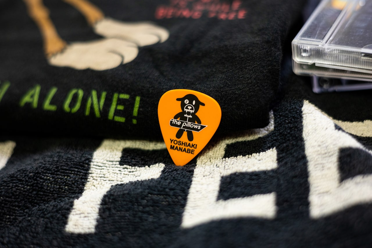 永見が真鍋吉明(G)からもらったピック。