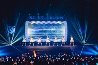 FRUITS ZIPPER「1st LIVE TOUR 2023 -WINTER- ♡BE AT THE HEART♡ -TOUR FINAL-」の様子。（撮影：ヨシモリユウナ）