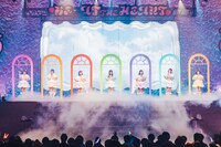 FRUITS ZIPPER「1st LIVE TOUR 2023 -WINTER- ♡BE AT THE HEART♡ -TOUR FINAL-」の様子。（撮影：ヨシモリユウナ）