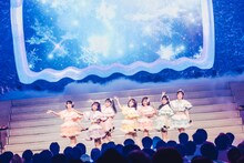FRUITS ZIPPER「1st LIVE TOUR 2023 -WINTER- ♡BE AT THE HEART♡ -TOUR FINAL-」の様子。（撮影：ヨシモリユウナ）