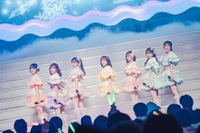 FRUITS ZIPPER「1st LIVE TOUR 2023 -WINTER- ♡BE AT THE HEART♡ -TOUR FINAL-」の様子。（撮影：ヨシモリユウナ）