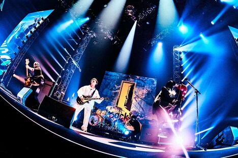 「BLUE ENCOUNT TOUR 2022-2023 ～knockin' on the new door～THE FINAL」の様子。（撮影：浜野カズシ）