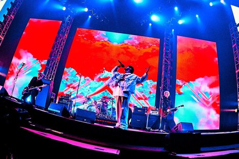 「BLUE ENCOUNT TOUR 2022-2023 ～knockin' on the new door～THE FINAL」の様子。（撮影：浜野カズシ）