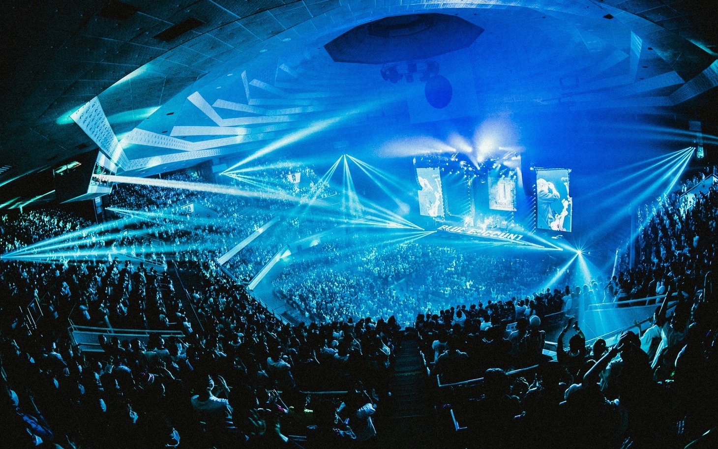 「BLUE ENCOUNT TOUR 2022-2023 ～knockin' on the new door～THE FINAL」の様子。（撮影：ヤマダマサヒロ）