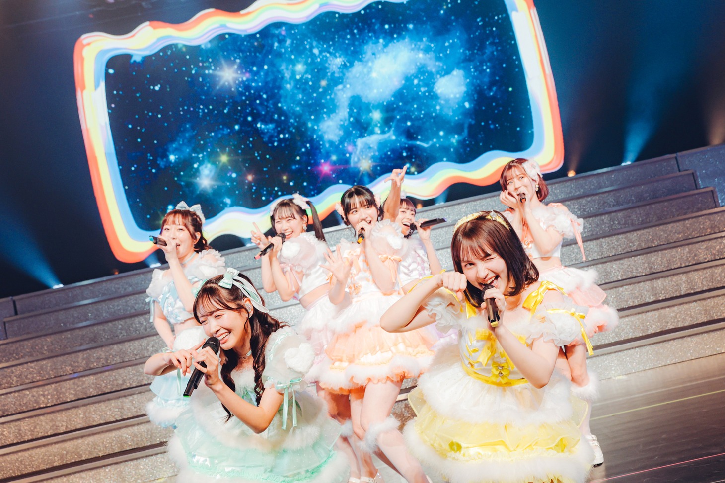 FRUITS ZIPPER「1st LIVE TOUR 2023 -WINTER- ♡BE AT THE HEART♡ -TOUR FINAL-」の様子。（撮影：ヨシモリユウナ）