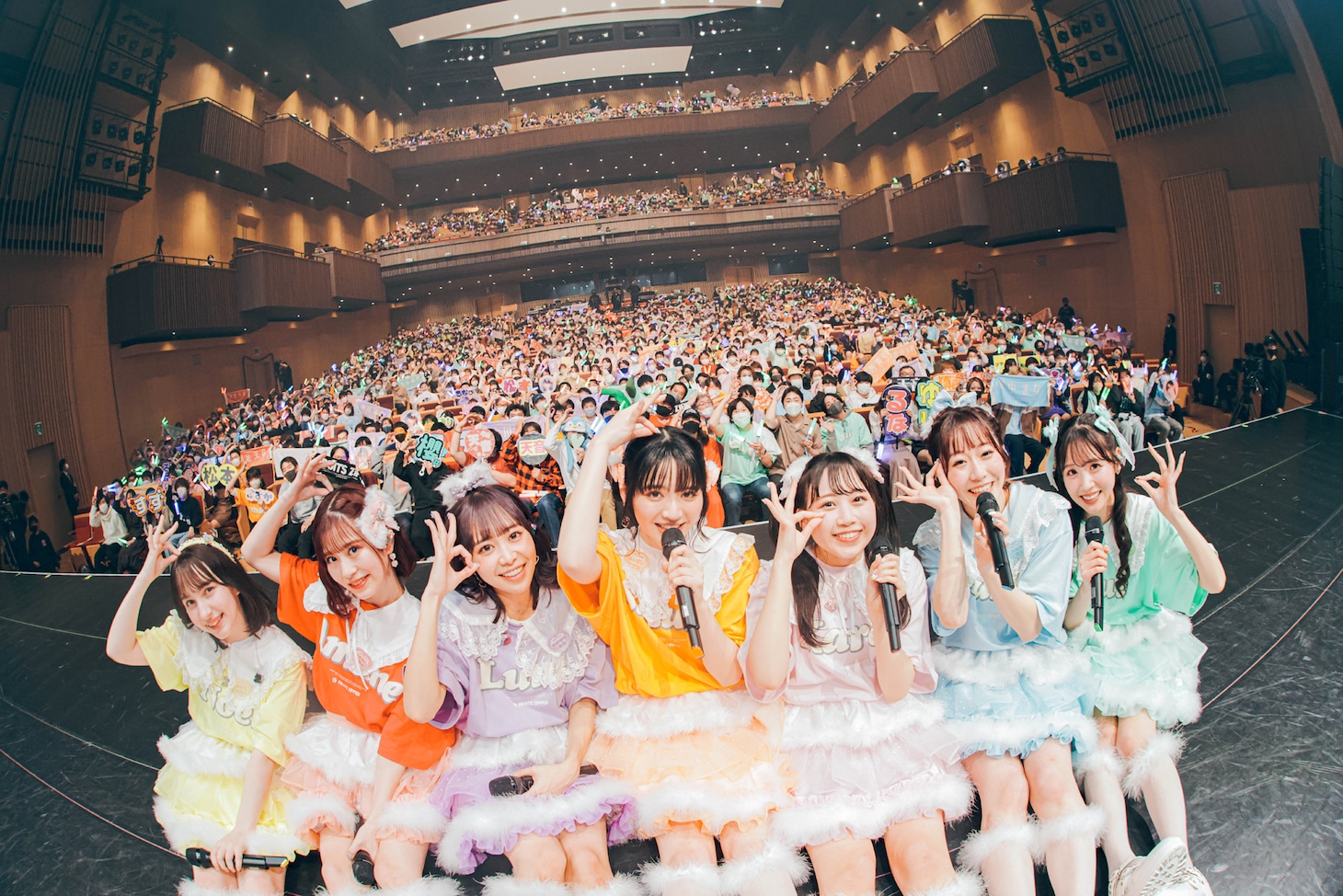 FRUITS ZIPPER「1st LIVE TOUR 2023 -WINTER- ♡BE AT THE HEART♡ -TOUR FINAL-」の様子。（撮影：ヨシモリユウナ）