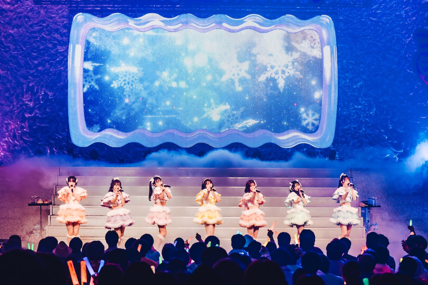 FRUITS ZIPPER「1st LIVE TOUR 2023 -WINTER- ♡BE AT THE HEART♡ -TOUR FINAL-」の様子。（撮影：ヨシモリユウナ）