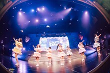 FRUITS ZIPPER「1st LIVE TOUR 2023 -WINTER- ♡BE AT THE HEART♡ -TOUR FINAL-」の様子。（撮影：ヨシモリユウナ）