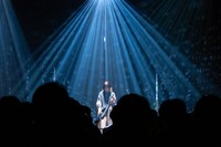 「八木海莉 One-Man Live『polydam』」初日公演の様子。（Photo by Loco Kinoshita）