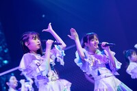 小久保柚乃（左）と仲村悠菜（右）。