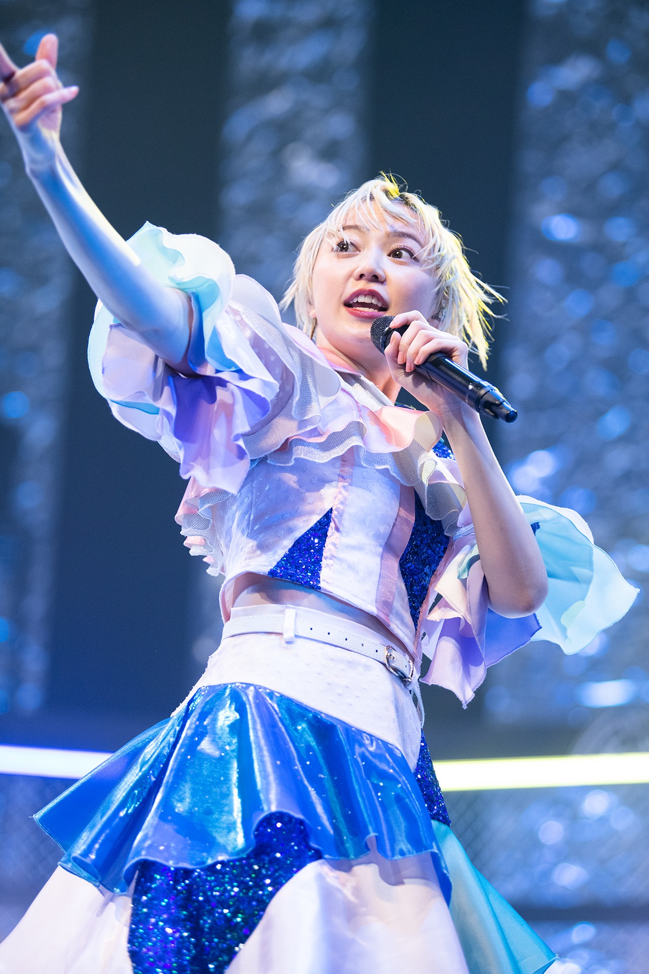 安本彩花
