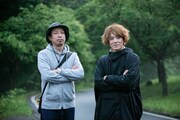 左から佐藤克則監督、真田佑馬。