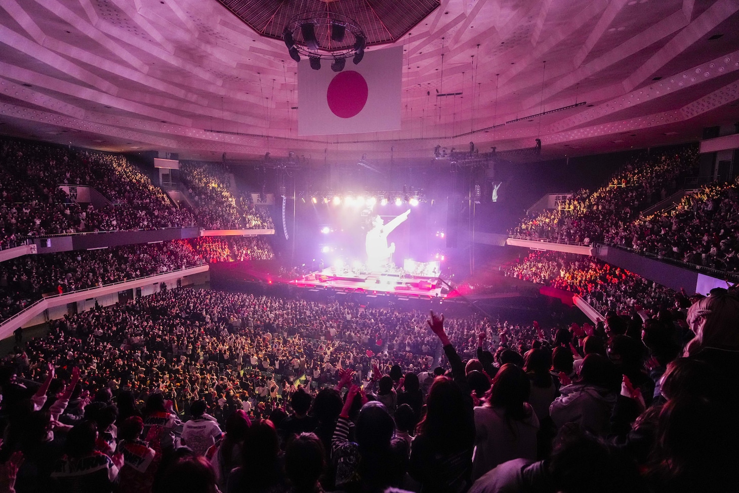 「菅田将暉 LIVE TOUR 2022 “クワイエットジャーニー”」東京・日本武道館公演の様子。（撮影：上飯坂一）