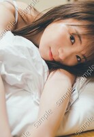 秋元真夏卒業記念写真集「振り返れば、乃木坂」封入特典（撮影：東京祐）