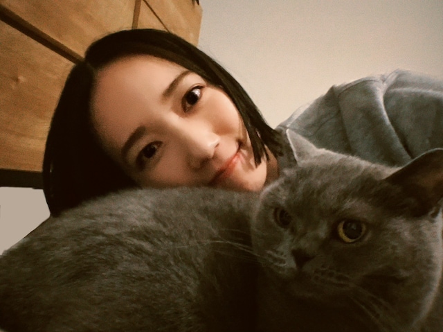 のっちさんとブリティッシュショートヘアのにあちゃん。