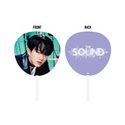 ポップアップストアで販売されるうちわ。