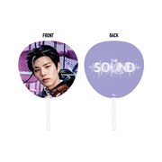 ポップアップストアで販売されるうちわ。