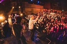 STARKIDSのライブの様子。（撮影：ハタサトシ）