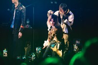 STARKIDSのライブの様子。（撮影：ハタサトシ）