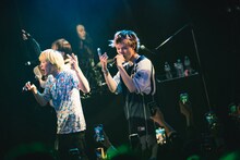 STARKIDSのライブの様子。（撮影：ハタサトシ）