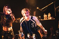 STARKIDSのライブの様子。（撮影：ハタサトシ）