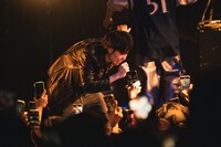 STARKIDSのライブの様子。（撮影：ハタサトシ）