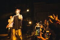 STARKIDSのライブの様子。（撮影：ハタサトシ）