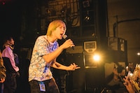 STARKIDSのライブの様子。（撮影：ハタサトシ）