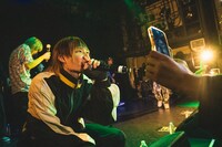 STARKIDSのライブの様子。（撮影：ハタサトシ）