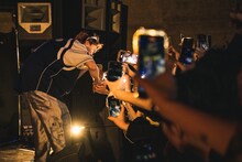 STARKIDSのライブの様子。（撮影：ハタサトシ）