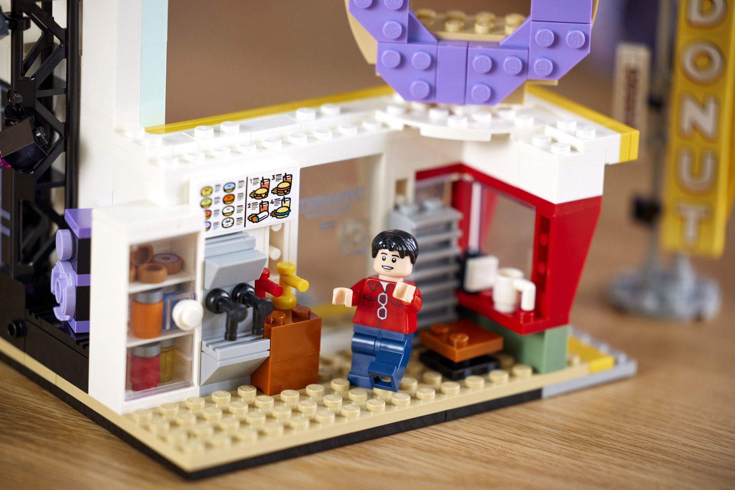 「レゴ アイデア BTS Dynamite」より。(c)2023 The LEGO Group. (c)BIGHIT MUSIC & HYBE. All Rights Reserved.