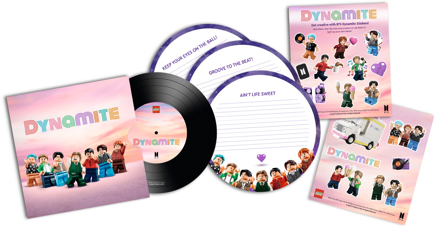 「レゴ アイデア BTS Dynamite」購入特典(c)2023 The LEGO Group. (c)BIGHIT MUSIC & HYBE. All Rights Reserved.