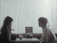 Karin.「初恋は」ミュージックビデオより。