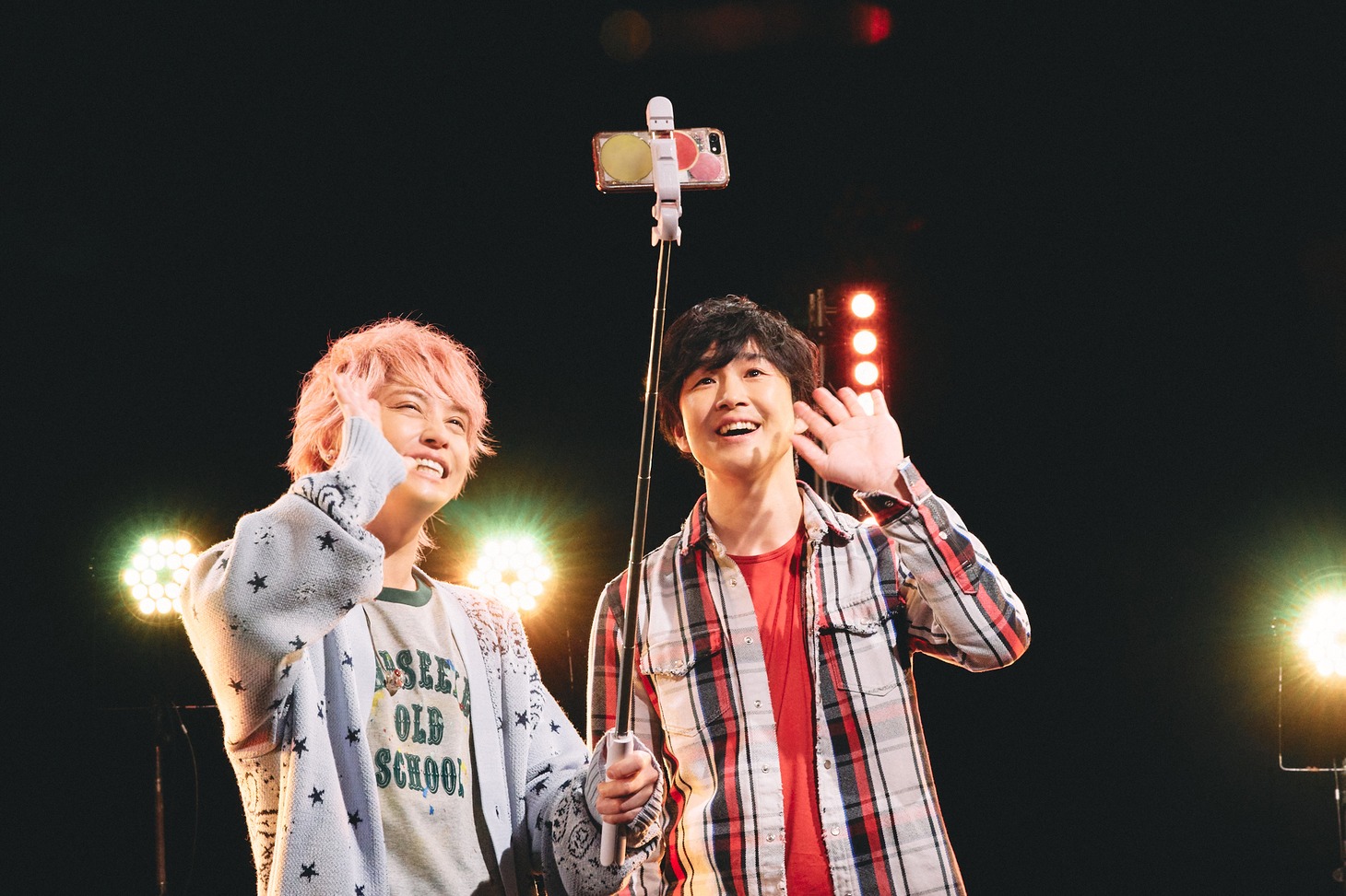 左から手越祐也、藤巻亮太。